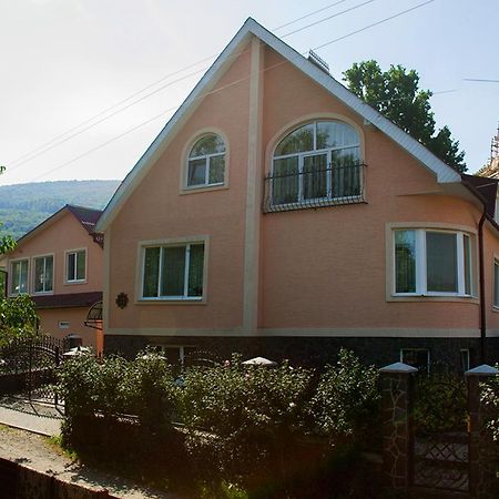U Eli Hotel Polyana  Luaran gambar