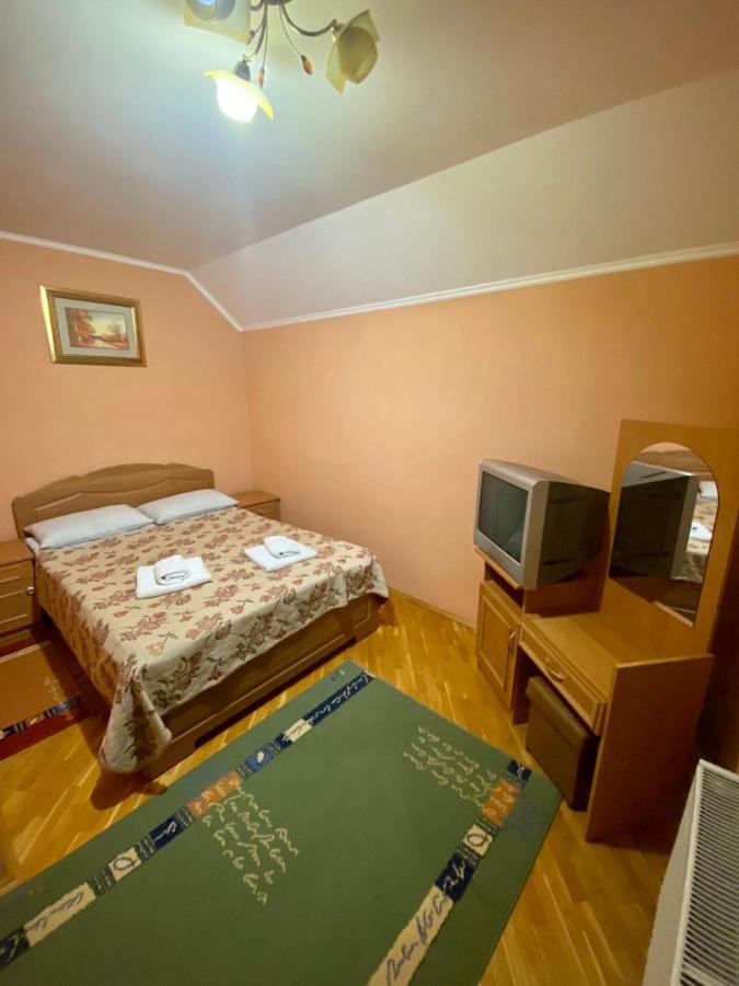 U Eli Hotel Polyana  Luaran gambar